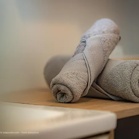 Serenite Pres Du * 艾克斯莱班